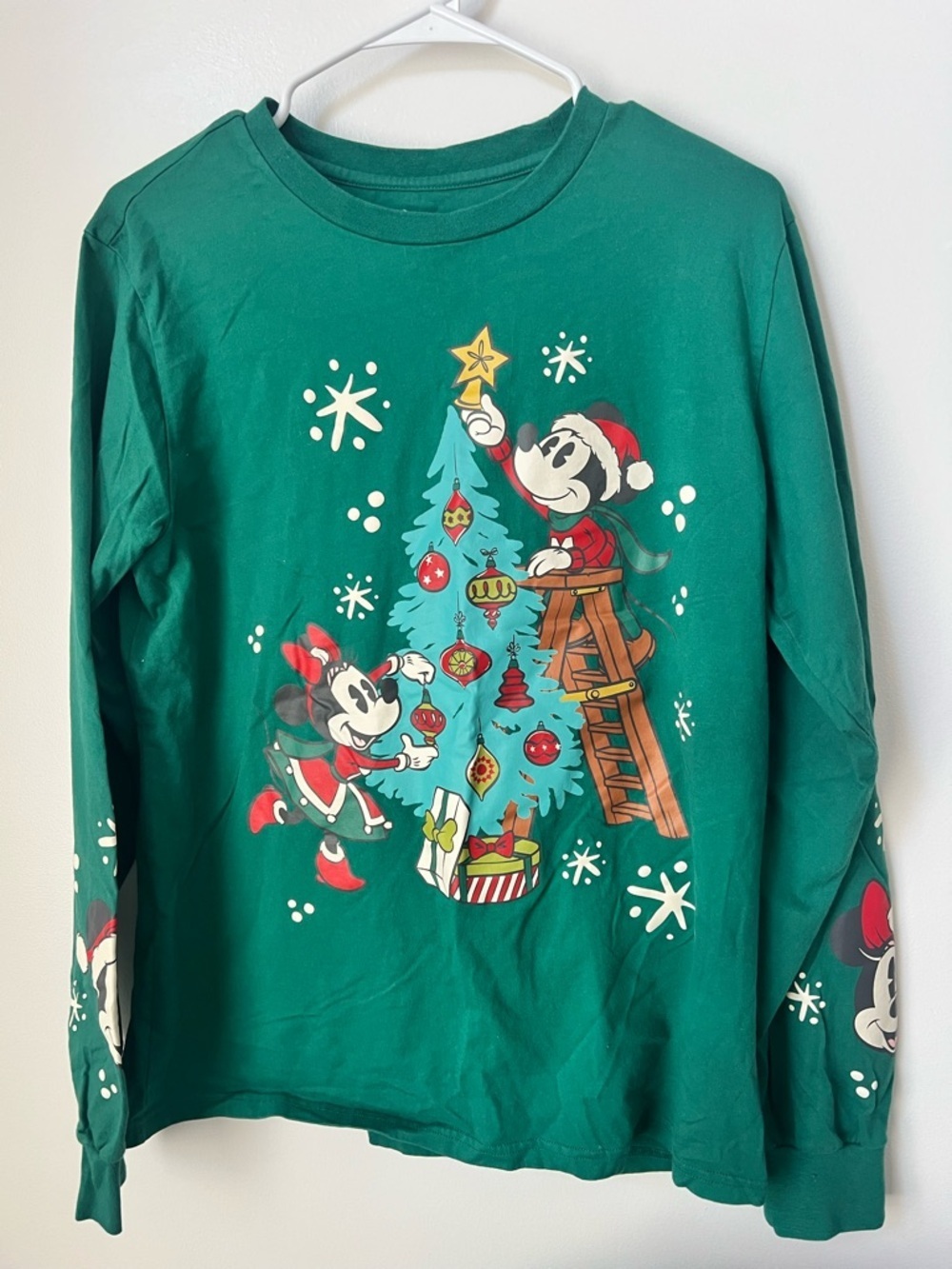 Disney Parks Mickey and Minnie 2022 Holiday Long Sleeve Size M